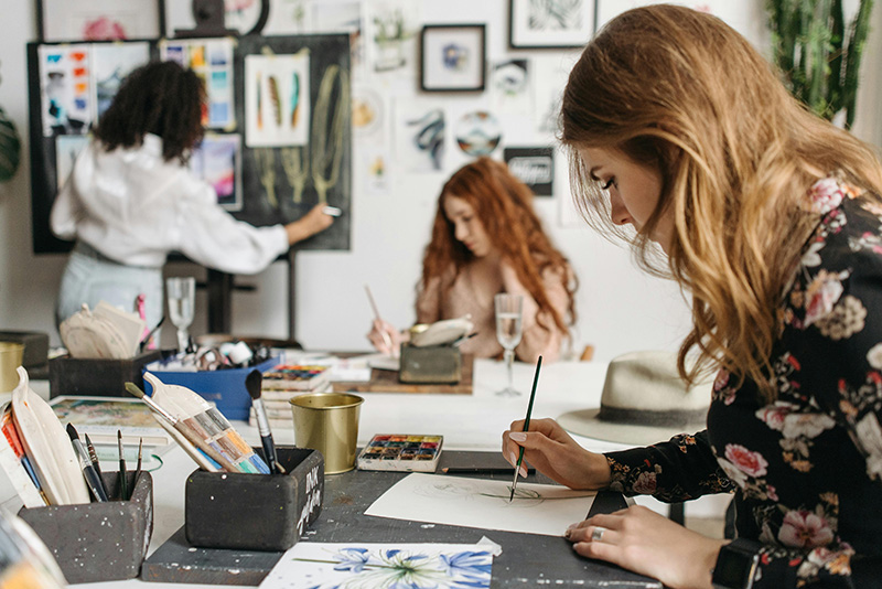 Exploring the Difference Between Art College and University Art Programs